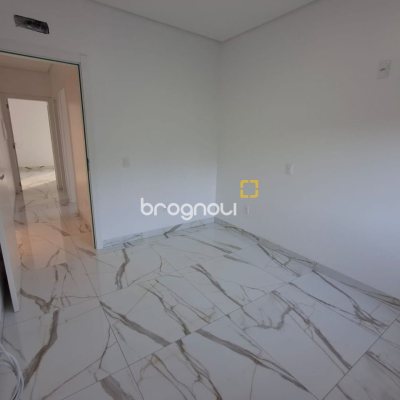 Casa com 112m², 3 quartos (sendo 1 suíte), 2 garagens, no bairro Potecas em São José