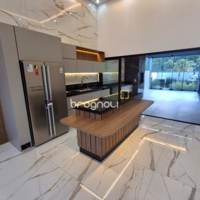 Casa com 112m², 3 quartos (sendo 1 suíte), 2 garagens, no bairro Potecas em São José
