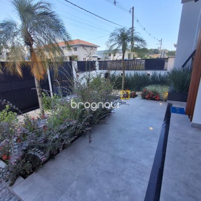 Casa com 112m², 3 quartos (sendo 1 suíte), 2 garagens, no bairro Potecas em São José