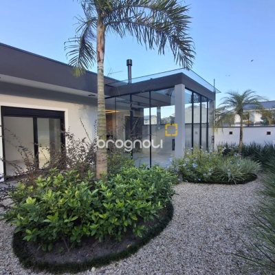 Casa com 112m², 3 quartos (sendo 1 suíte), 2 garagens, no bairro Potecas em São José