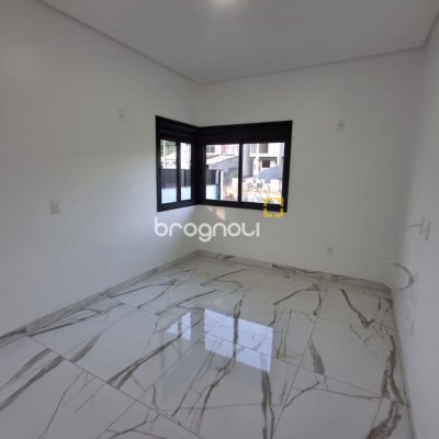 Casa com 112m², 3 quartos (sendo 1 suíte), 2 garagens, no bairro Potecas em São José