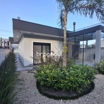 Casa com 112m², 3 quartos (sendo 1 suíte), 2 garagens, no bairro Potecas em São José