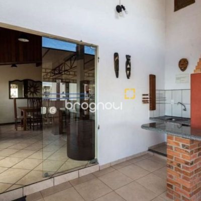 Pousada / Hotel com 1084m², 21 quartos (sendo 21 suítes), 18 garagens, no bairro Canasvieiras em Florianópolis