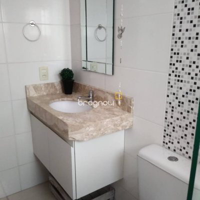 Apartamento com 70m², 2 quartos (sendo 1 suíte), 1 garagem, no bairro Ingleses em Florianópolis