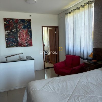 Apartamento com 490m², 6 quartos (sendo 1 suíte), 4 garagens, no bairro Campeche em Florianópolis