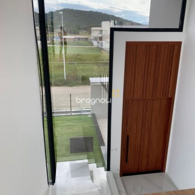 Casa com 311m², no bairro Rio Tavares em Florianópolis