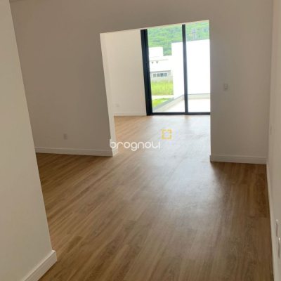 Casa com 311m², no bairro Rio Tavares em Florianópolis
