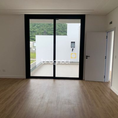 Casa com 311m², no bairro Rio Tavares em Florianópolis