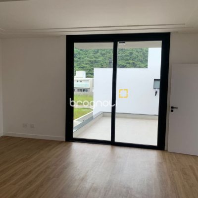 Casa com 311m², no bairro Rio Tavares em Florianópolis