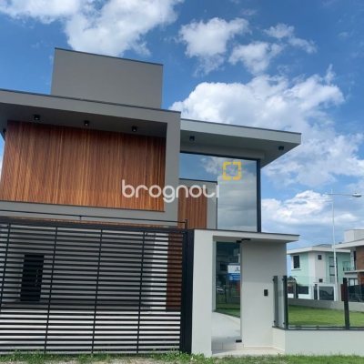 Casa com 311m², no bairro Rio Tavares em Florianópolis