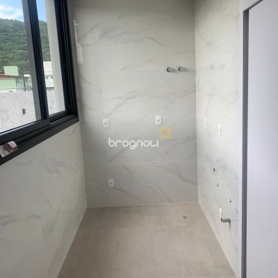 Casa com 311m², no bairro Rio Tavares em Florianópolis