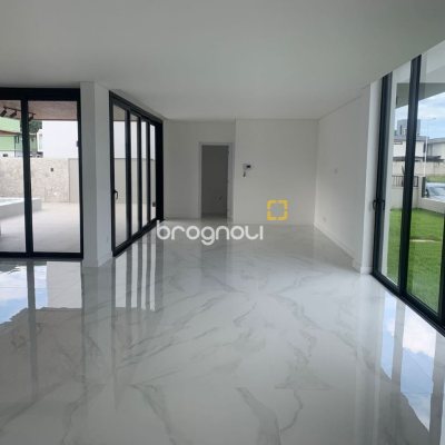 Casa com 311m², no bairro Rio Tavares em Florianópolis