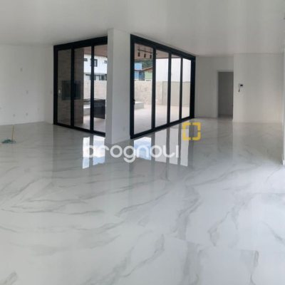 Casa com 311m², no bairro Rio Tavares em Florianópolis