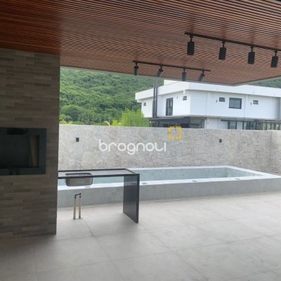 Casa com 311m², no bairro Rio Tavares em Florianópolis