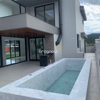 Casa com 311m², no bairro Rio Tavares em Florianópolis