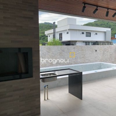 Casa com 311m², no bairro Rio Tavares em Florianópolis