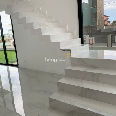 Casa com 311m², no bairro Rio Tavares em Florianópolis