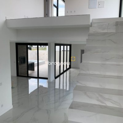 Casa com 311m², no bairro Rio Tavares em Florianópolis