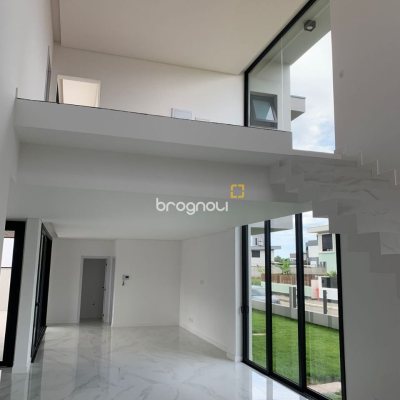 Casa com 311m², no bairro Rio Tavares em Florianópolis
