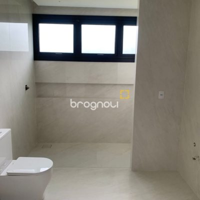Casa com 311m², no bairro Rio Tavares em Florianópolis