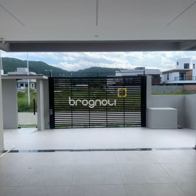 Casa com 311m², no bairro Rio Tavares em Florianópolis