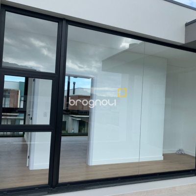Casa com 311m², no bairro Rio Tavares em Florianópolis