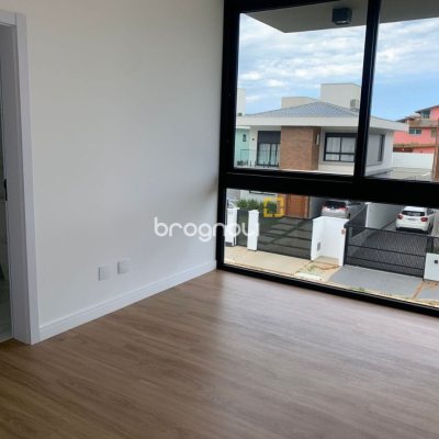 Casa com 311m², no bairro Rio Tavares em Florianópolis