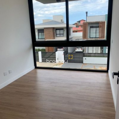 Casa com 311m², no bairro Rio Tavares em Florianópolis