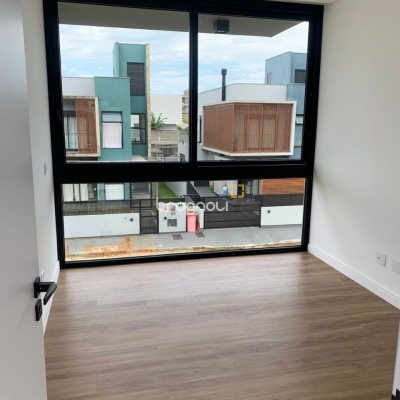 Casa com 311m², no bairro Rio Tavares em Florianópolis