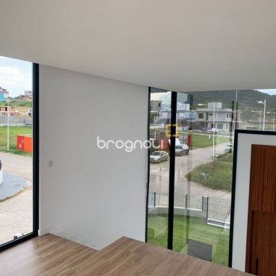 Casa com 311m², no bairro Rio Tavares em Florianópolis