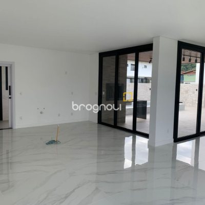 Casa com 311m², no bairro Rio Tavares em Florianópolis