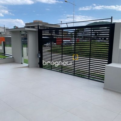 Casa com 311m², no bairro Rio Tavares em Florianópolis