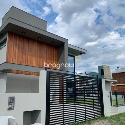 Casa com 311m², no bairro Rio Tavares em Florianópolis