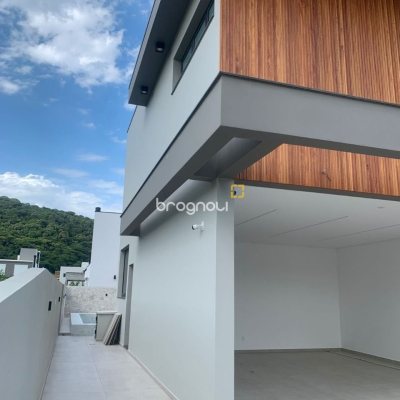 Casa com 311m², no bairro Rio Tavares em Florianópolis