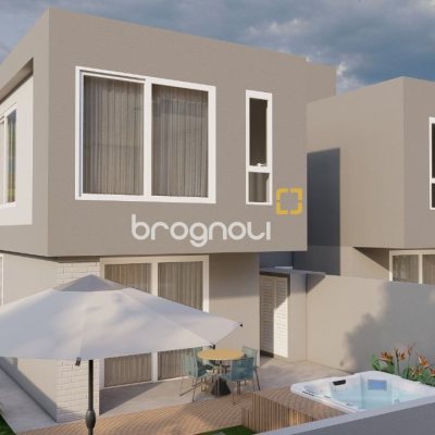 Casa com 169m², 3 quartos (sendo 3 suítes), 2 garagens, no bairro Rio Tavares em Florianópolis