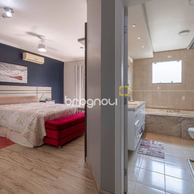 Casa com 271m², 3 quartos (sendo 3 suítes), 2 garagens, no bairro Ingleses em Florianópolis