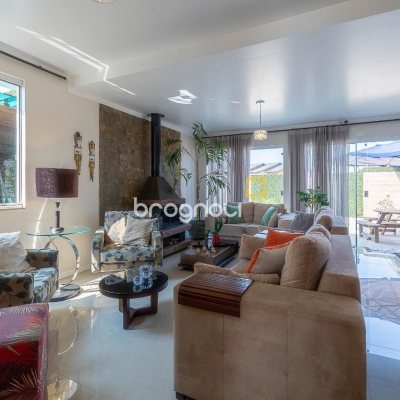 Casa com 271m², 3 quartos (sendo 3 suítes), 2 garagens, no bairro Ingleses em Florianópolis
