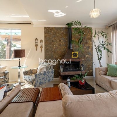 Casa com 271m², 3 quartos (sendo 3 suítes), 2 garagens, no bairro Ingleses em Florianópolis