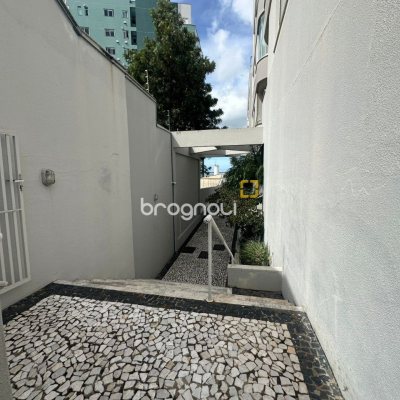 Apartamento com 91m², 3 quartos (sendo 1 suíte), 1 garagem, no bairro Coqueiros em Florianópolis