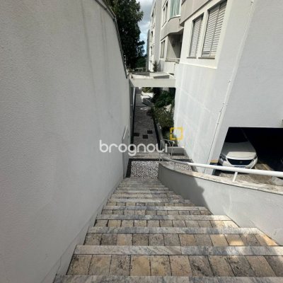 Apartamento com 91m², 3 quartos (sendo 1 suíte), 1 garagem, no bairro Coqueiros em Florianópolis