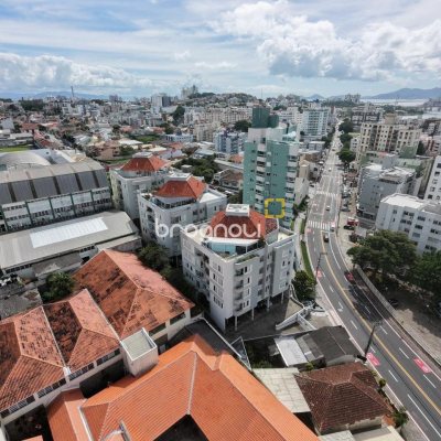 Apartamento com 91m², 3 quartos (sendo 1 suíte), 1 garagem, no bairro Coqueiros em Florianópolis