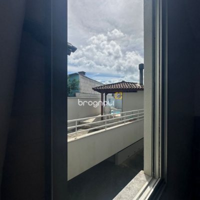 Apartamento com 91m², 3 quartos (sendo 1 suíte), 1 garagem, no bairro Coqueiros em Florianópolis
