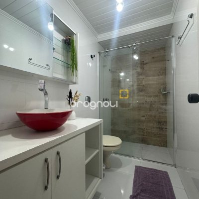 Apartamento com 91m², 3 quartos (sendo 1 suíte), 1 garagem, no bairro Coqueiros em Florianópolis