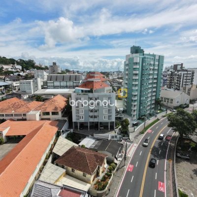 Apartamento com 91m², 3 quartos (sendo 1 suíte), 1 garagem, no bairro Coqueiros em Florianópolis