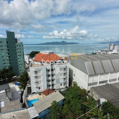 Apartamento com 91m², 3 quartos (sendo 1 suíte), 1 garagem, no bairro Coqueiros em Florianópolis