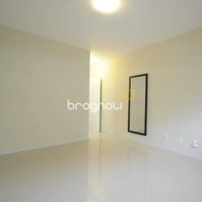 Apartamento com 87m², 2 quartos (sendo 1 suíte), 2 garagens, no bairro Campeche em Florianópolis