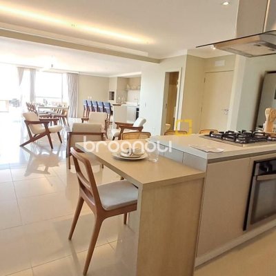 Cobertura com 316m², 4 quartos (sendo 4 suítes), 3 garagens, no bairro Cachoeira do Bom Jesus em Florianópolis