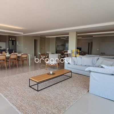 Cobertura com 316m², 4 quartos (sendo 4 suítes), 3 garagens, no bairro Cachoeira do Bom Jesus em Florianópolis