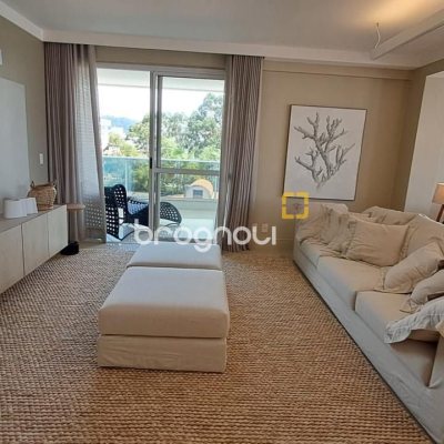 Cobertura com 316m², 4 quartos (sendo 4 suítes), 3 garagens, no bairro Cachoeira do Bom Jesus em Florianópolis