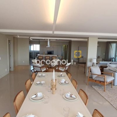 Cobertura com 316m², 4 quartos (sendo 4 suítes), 3 garagens, no bairro Cachoeira do Bom Jesus em Florianópolis